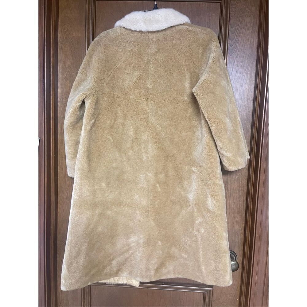 Unique coat - Picture 3 of 3
